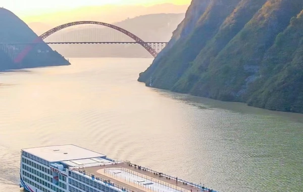 Tag 6: Yangtze River Cruise (B, L, D)
