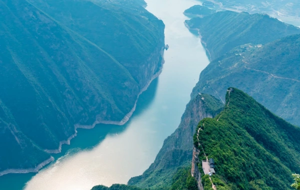 Tag 7: Yangtze River Cruise (B, L, D)