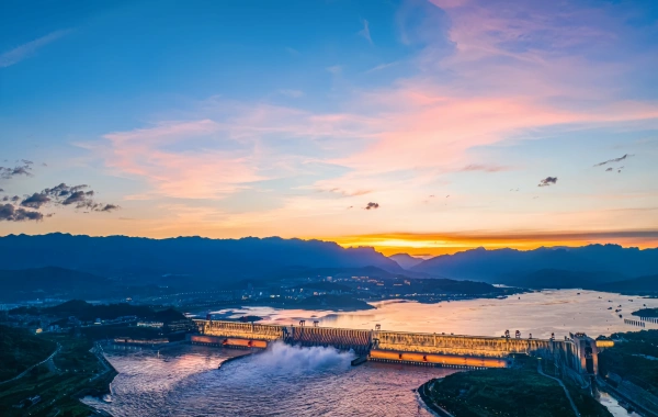 Tag 8: Yangtze River Cruise & Yichang Abfahrt (B)
